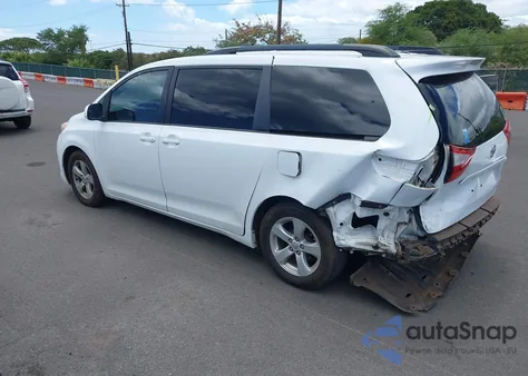 2015 Toyota Sienna Le 7 Passenger/Le 8 Passenger из США, поврежденный, VIN 5TDKK3DC6FS664852